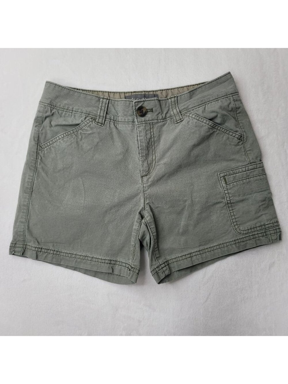 Eddie Bauer Women's Green Casual Cargo Shorts Size 2